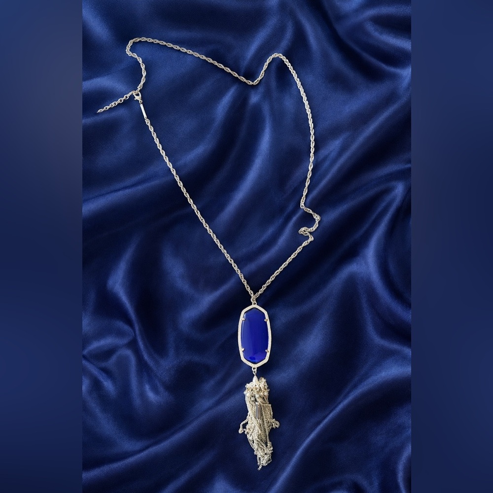 Sleek Gold Necklace with Deep Blue Pendant